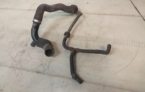 Volkswagen PASSAT B6 Engine coolant pipe/hose 3C0122291