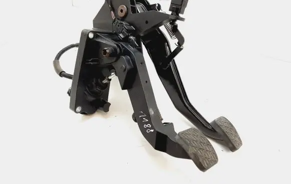 Mercedes-Benz B W245 Pedal assembly A1692906101 4010047E
