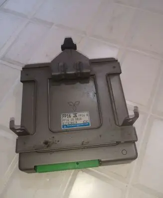 Mazda 626 Engine control unit/module E2T82081M FP1618881A