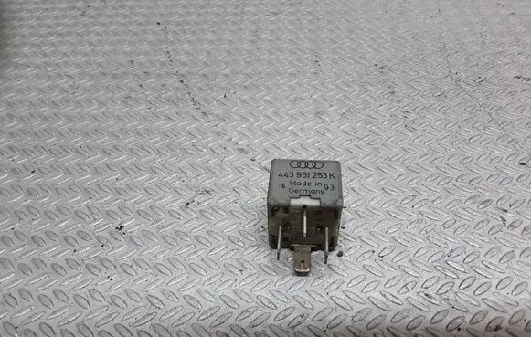 Volkswagen PASSAT B5 Other relay 443951253K
