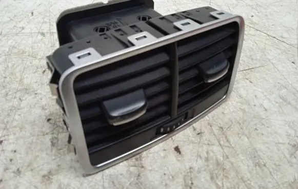 Rear air vent grill
