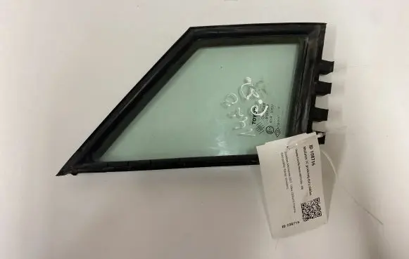 Toyota Corolla Verso AR10 Front door vent window glass four-door 682150F01C