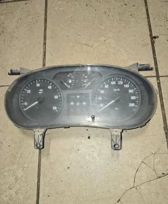 Opel Vivaro Speedometer (instrument cluster) P8200252450 NS0107328X 216715729