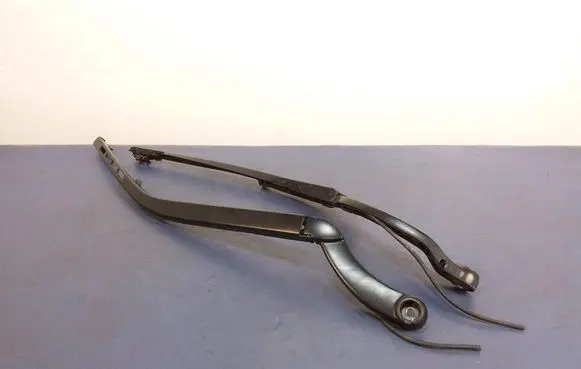 Jaguar XF X250 Front wiper blade arm 