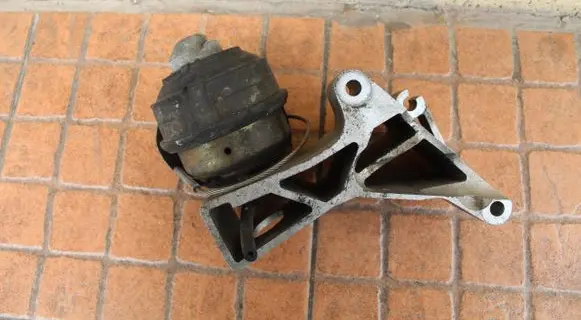 Opel Meriva A Engine mount vacuum valve 8684381