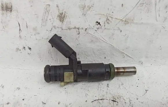 Mercedes-Benz ML W164 Fuel injector A2720780249