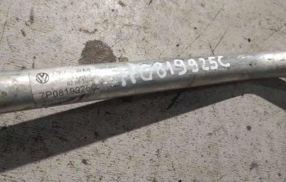 Volkswagen Touareg II Engine coolant pipe/hose 7P0819925C