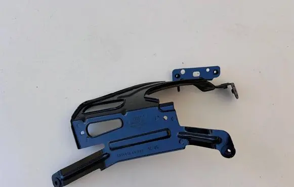 Audi A6 S6 C8 4K Fender mounting bracket 4K0821131