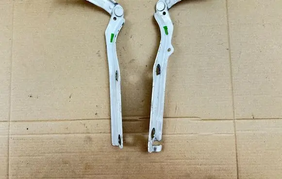 Peugeot Partner Engine bonnet/hood hinges 9680631480 9680531380