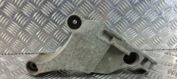 Opel Astra K Engine mounting bracket