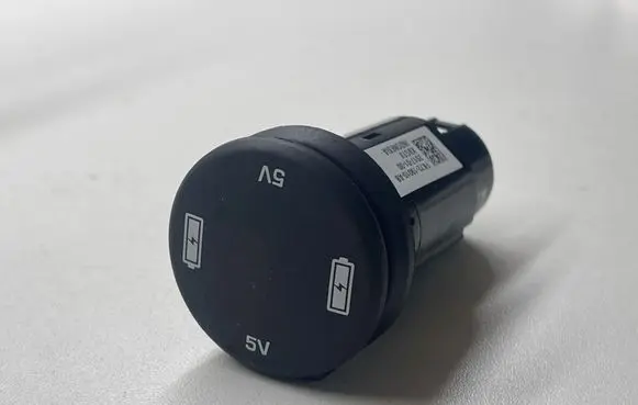 Land Rover Range Rover Sport L494 USB socket connector FK7219010AB 20170130