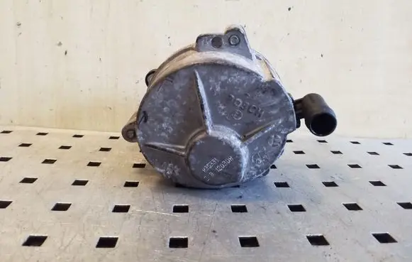 Suzuki Grand Vitara II Vacuum pump 835331