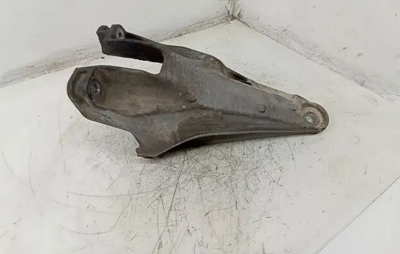 Volkswagen Transporter - Caravelle T5 Engine mounting bracket 7H0199370J 7H0199370K