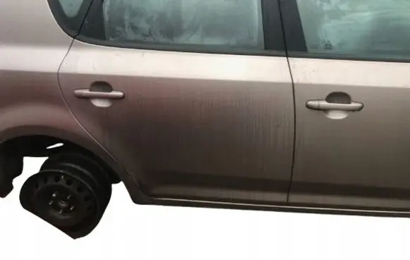 KIA Ceed Rear door