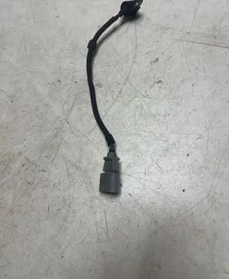 Volkswagen PASSAT B6 Crankshaft position sensor 9805940