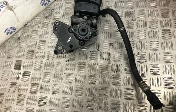 BMW X3 E83 Power steering pump 2247556 32422247556