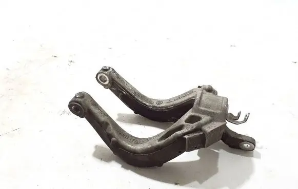 Volvo S90, V90 Lower shock absorber bracket 31681721