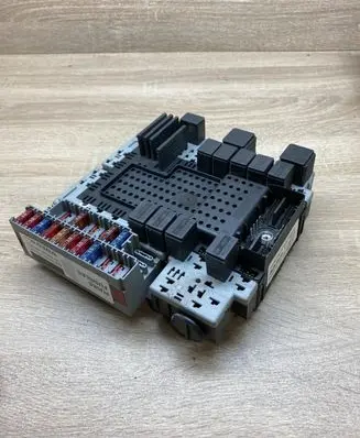 Volvo V70 Fuse module 08696098 30679527