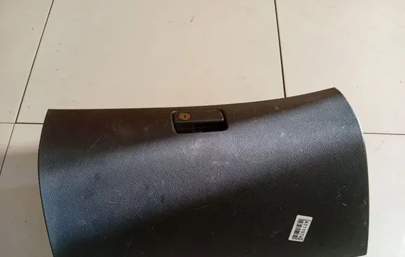 Toyota Avensis T250 Glove box 33126M