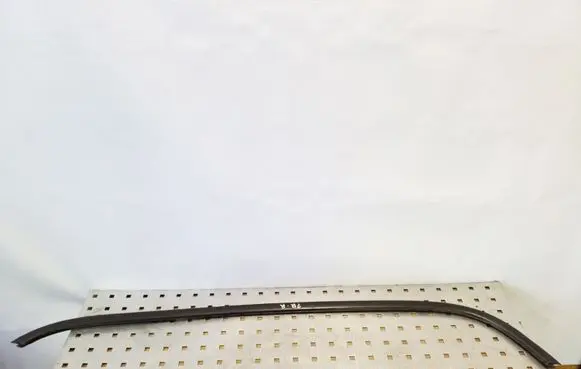 Opel Vivaro Front door glass trim molding