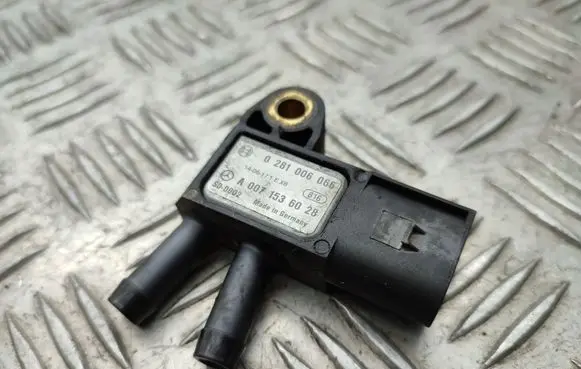 Mercedes-Benz A W176 Exhaust gas pressure sensor A0071536028 0281006066