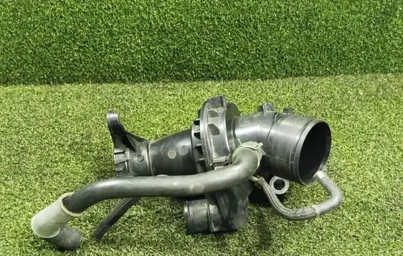 Opel Vivaro Air intake duct part 1047863S01 165761844R