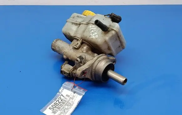 Skoda Fabia Mk2 (5J) Master brake cylinder