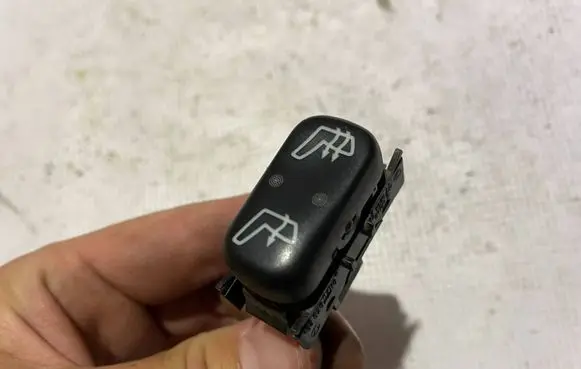 Mercedes-Benz ML W163 Seat heating switch 1638200210 A1638200210