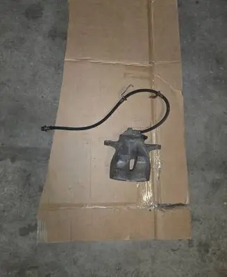 Toyota RAV 4 (XA40) Front brake caliper