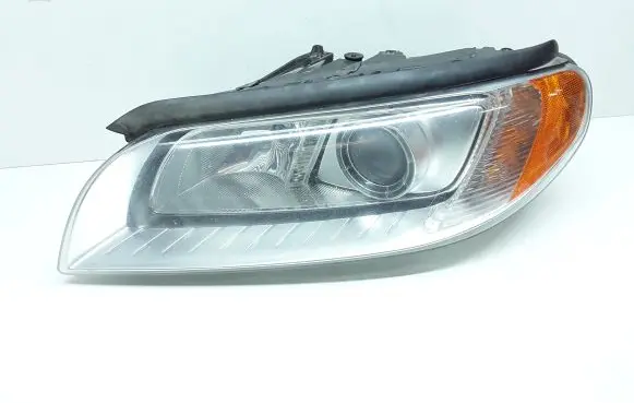 Volvo V70 Headlight/headlamp 31214347