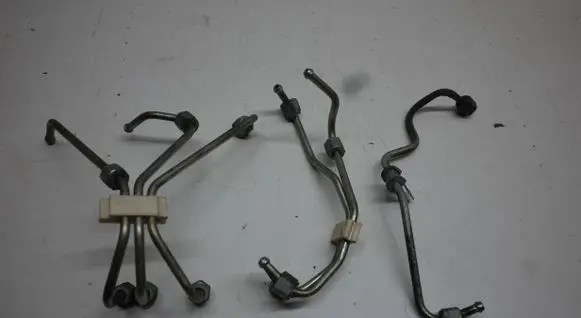 Volvo V70 Fuel injector supply line/pipe 