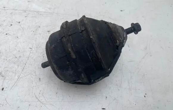 Volvo S80 Engine mount bracket