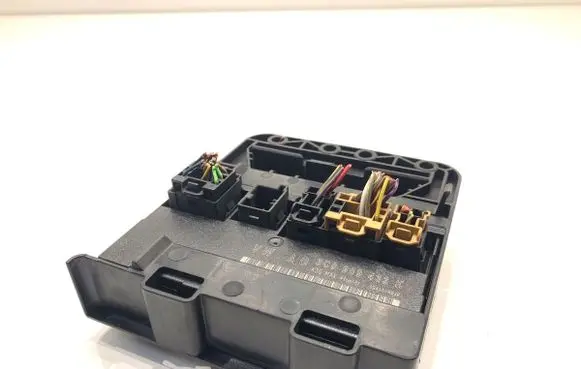 Volkswagen PASSAT B6 Central body control module 3C0959433K