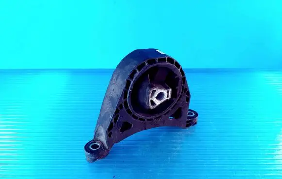 Opel Zafira C Engine mount bracket 13227769