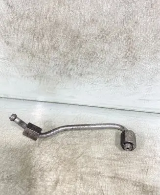 Volkswagen PASSAT B5.5 Fuel injector supply line/pipe 070629