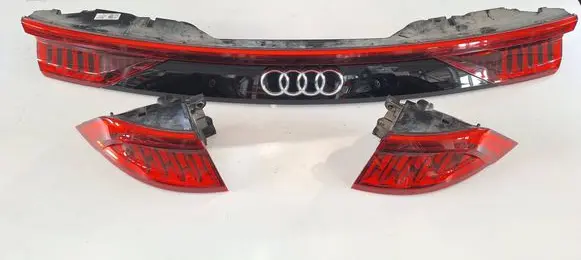 Tailgate rear/tail lights
