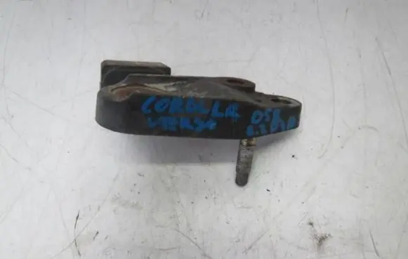 Toyota Corolla Verso E121 Engine mounting bracket