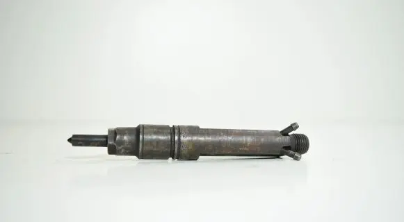 Audi A6 S6 C4 4A Fuel injector 046130201B