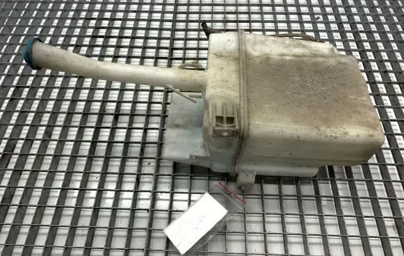 Toyota Avensis T250 Windshield washer fluid reservoir/tank 