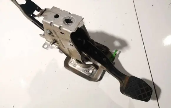 Volkswagen Touran I Clutch pedal 1t1721057k 9550940405051311