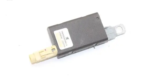Peugeot RCZ Aerial antenna amplifier YM40500380A