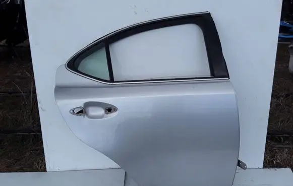 Lexus IS 220D-250-350 Rear door