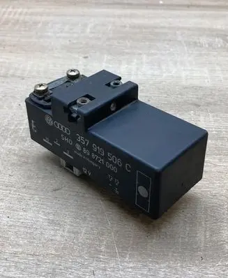 Volkswagen Golf III Coolant fan relay 357919506C