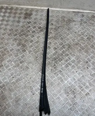 Peugeot 5008 Windshield trim 96858533