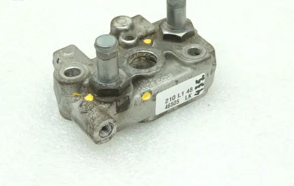 Nissan Navara D40 Fuel Injector clamp holder 140755X21B