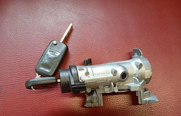 Seat Leon (1P) Ignition lock 1K0905865 1K0905851B