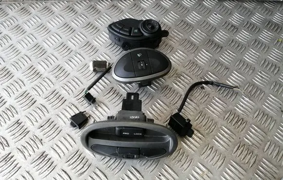 Hyundai Santa Fe A set of switches 9353026000 9353026020 751U900704