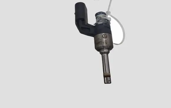 Volkswagen Golf V Fuel injector 03C906036F IHP072