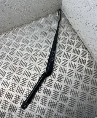 Front wiper blade arm