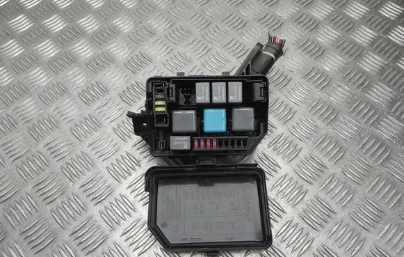 Toyota Yaris Fuse box set 826620DA70